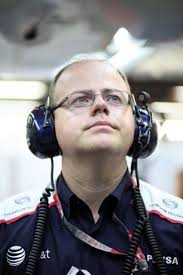 Mark Gillan , Chief Operations Engineer, Williams F1 Team 2012 Formula 1 Chinese Grand Prix Q: Pastor did 25 laps on his final set of tyres. - mark-gillan-williams-f1-team-2012-formula-1-chinese-grand-prix-08-426x640