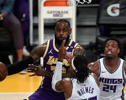 Sacramento Kings vs Los Angeles lakers basketball game