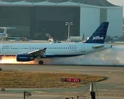Image of JetBlue plane flying over the Pacific Ocean