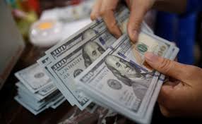 Dólar hoje cai a R$ 5,22 com influência do exterior