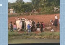 Dois jovens morrem e grávida fica gravemente ferida após caminhonete capotar