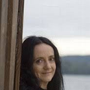 Katherine Scholes ist eine australische Autorin von Kinder- und Jugendbüchern, sowie zeitgenössischen Romanen. - Katherine-Scholes_932664_1354876902400_xxl