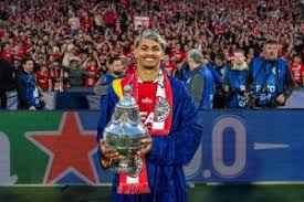 Ex-Santos, Weslley Patati quebra jejum de 13 anos com o AZ e conquista a Copa da Holanda