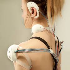 These wearable devices by designer Ling Tan cause unpleasant sensations when the wearer becomes inactive or stops concentrating (+ movie). - Reality-Mediators-wearable-technology-by-Ling-Tan_dezeen_1sq