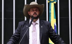 Zé Trovão diz que Bolsonaro foi covarde em 2022, e filhos do ex-presidente vão para o ataque