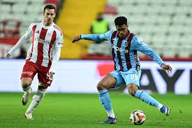 "Zirve mücadelesi yapan bir takım bu kadar kolay puan kaybetmemeli" | Spor yazarları Trabzonspor için ne dedi?