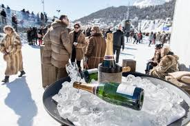 Caroline Wahl und Ruth-Maria Thomas: St. Moritz und Reichtum