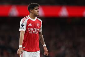 ¿Cómo maneja su futuro un estrella del Arsenal sin redes sociales?