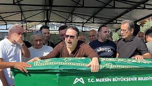 Atilla Taş kızını son yolculuğuna uğurladı! Tabutuna sarılıp gözyaşı döktü — Milliyet