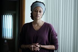Euphoria: L'actrice Nika King surprend en nettoyant... un restaurant!