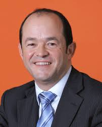 Miguel Salgado Por su parte, Solla estuvo al frente de la filial ibérica durante siete años, hasta ser promocionado a director regional de la compañía para ... - msalgadoweb