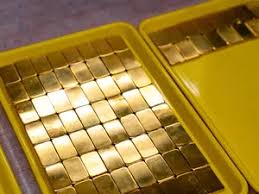 Gold Edges Lower as Hot US Inflation Bolsters Fed Rate-Hike Bets
