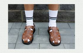 Résultat de recherche d'images pour "socks with sandals men"