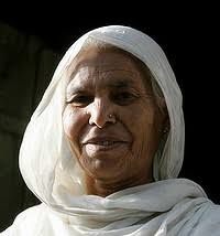 Fatima Bi, Saroo&#39;s mother at her home in Ganesh Talai in the city of Khandwa. Photo: Raj Patidar - 24jh_353_saroo_20120323205237624428-200x0