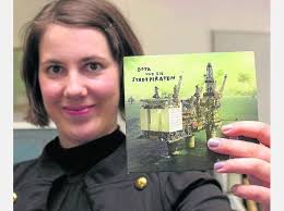Innovativ: HNA-Volontärin <b>Sonja Broy</b> empfiehlt die neue CD „Bis auf den <b>...</b> - 804646083-303249622_344-jh34