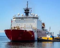 صورة tugboats assisting a giant ship and icebreaker ship in arctic