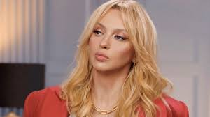 оля полякова