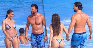 Juliana Paes curte praia com marido no Rio