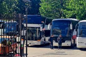 San Leucio, bus turistici in Piazza della Seta: nuova segnalazione alla Commissione straordinaria