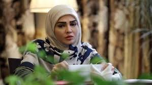 عکس دوران کودکی سیما خضرآبادی در آغوش پدرش