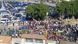 Lecce, tifosi del Napoli varcano i cancelli con la forza: scontri con la polizia