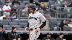 SF Giants outfield stalwart's downfall continues with quick Marlins DFA before May