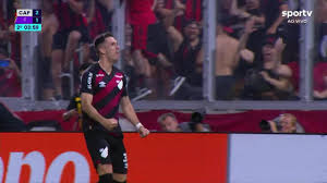 Aos 4 min do 2º tempo - gol de cabeça de Juan Felipe Aguirre do Athletico-PR contra o Botafogo