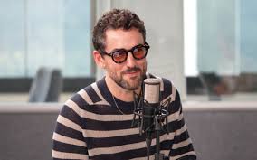 ¿Un policía y un psicólogo en patrulla? Así es 'La Hora de los Valientes' con Luis Gerardo Méndez