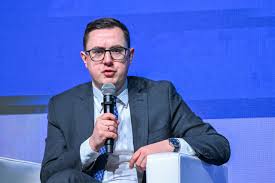 Trzy elektrownie Bełchatów na dachach. Minister Motyka o polskiej przyszłości