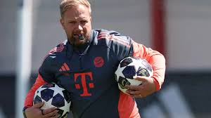 Cuida de la cacatúa y ya tiene una experiencia espectacular como sustituto de Kompany en el Bayern de Múnich: ¿quién es Aaron Danks, el entrenador principal del FCB en Friburgo?