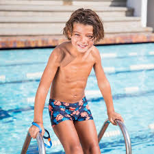 Résultat de recherche d'images pour "garçon maillot de bain"