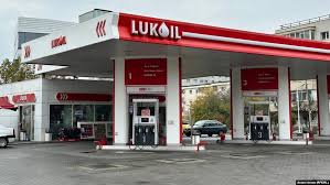Ce planuri are compania americană de investiții Carlyle cu activele Lukoil din România