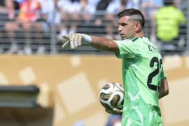 World Cup final: Argentina's Emiliano Martínez breaks saves record in extra time loss to Spain