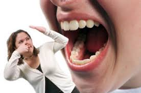 Tại sao luận văn của Nhã Thuyên lại có vấn đề về chính trị?