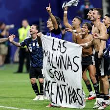 ¿FIFA Sanciona a Argentina? Este Castigo Aplica por Manta de Islas Malvinas, Según Reglamento