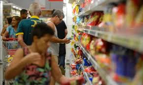 Renda per capita no Brasil sobe para R$ 2.316 em 2025 e registra alta sobre 2024, aponta IBGE