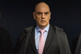 Moraes assume STF interinamente e mantém sombra sobre bolsonarismo às vésperas da eleição