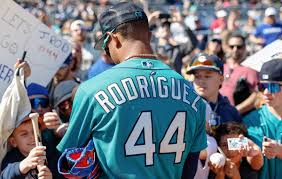 Mariners suffer brutal ninth-inning meltdown in loss to Padres