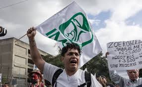 Trabajadores del IMSS vuelven a marchar, ahora rumbo al Zócalo