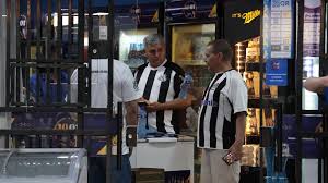 Comerciantes locais apostam em casa cheia para vender tudo em jogo do Santos na fronteira