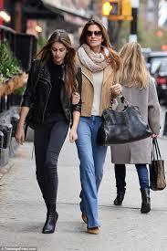 Résultat de recherche d'images pour "cindy crawford daughter"