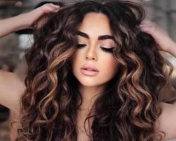 Image de Wavy hair with colorful highlights