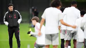 Iñigo contra Iraola, reencuentro en Anfield de dos amigos en apuros