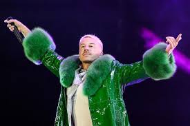 Macklemore Says Billionaire Robert Kraft Pioneered His Removal From Ed Sheeran’s Tour — Forbes