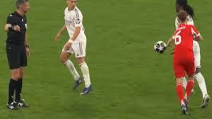 Burrull y la segunda amarilla a Camavinga: 