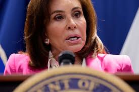 Fox Execs SHOCKED by Jeanine Pirro: 'Reckless Maniac' Exposed! - Imagen principal del artículo