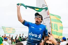 Yago Dora vence etapa de Saquarema e italiano assume liderança do ranking mundial de surfe
