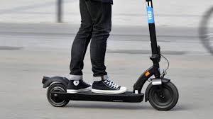 Un garçon de 12 ans meurt dans un accident de trottinette électrique à Toulon — Ouest-France