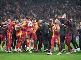 ‘This Liverpool team is soft’ – Fans react to ‘passive’ performance at Galatasaray