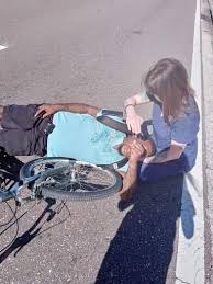 Good Samaritan Helps Man Hit by Car